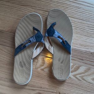 Size 8 Sperry flip flops